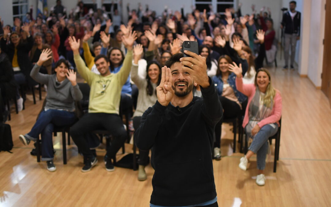 Excelente y convocante charla con Eduardo Sotelo en Carhué