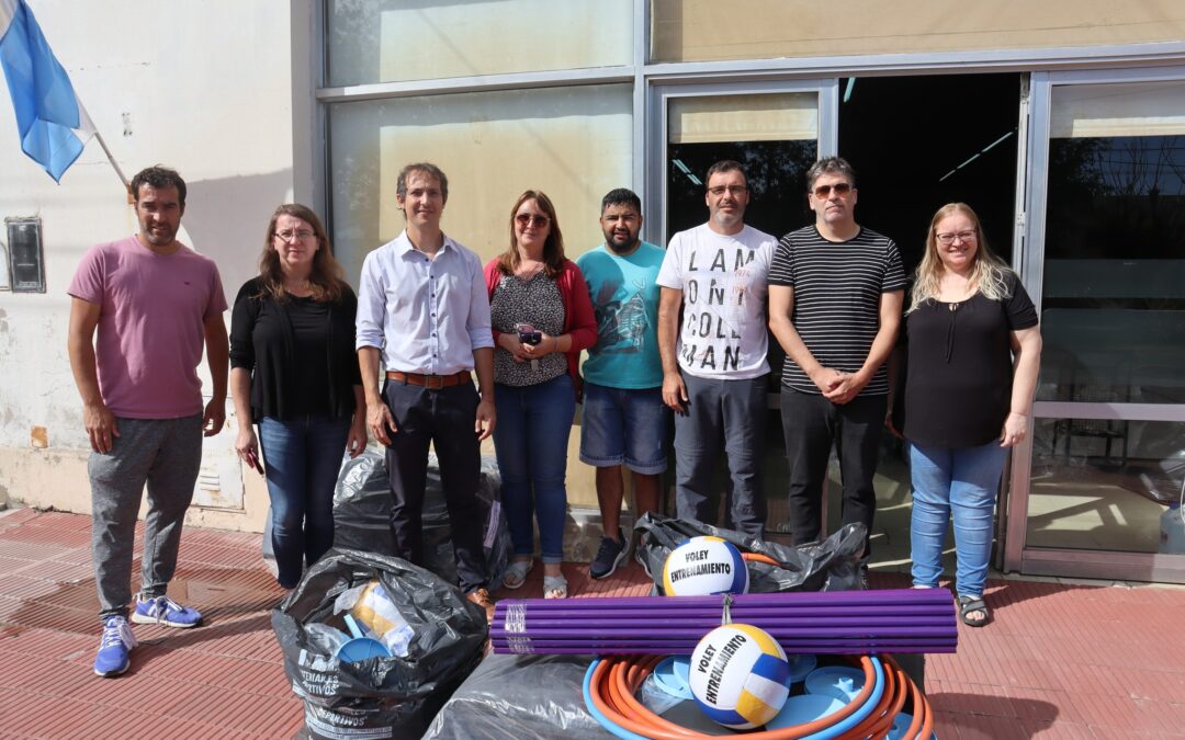 Entrega de Kits Deportivos para establecimientos del Distrito