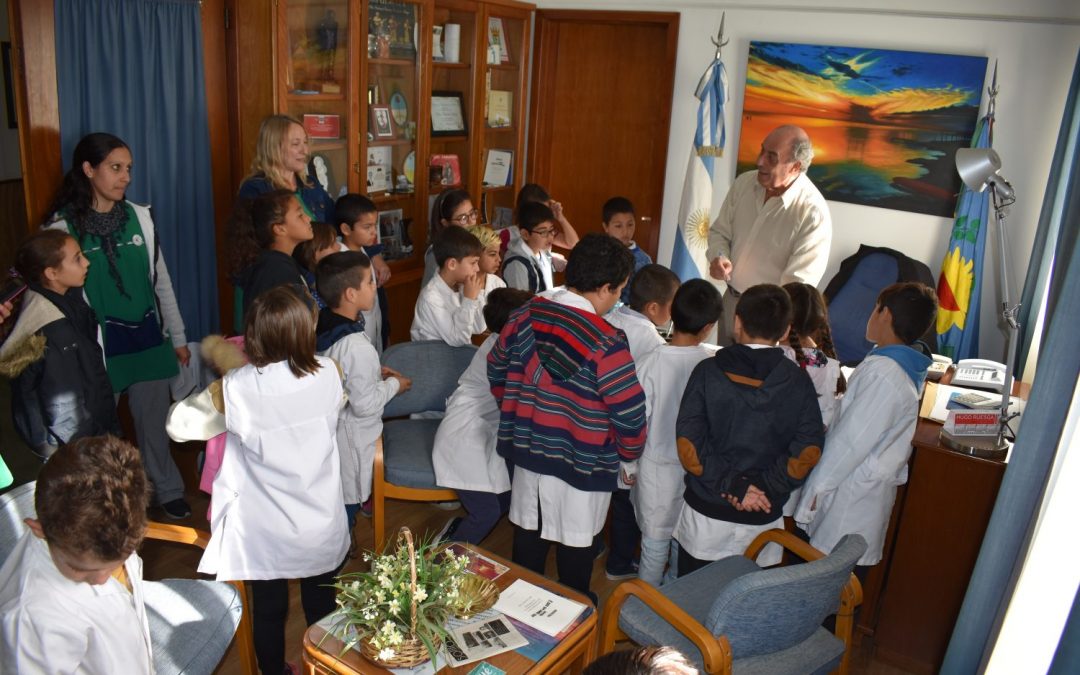 Alumnos de la Escuela Nuestra Señora de los Desamparados visitaron el Palacio Municipal