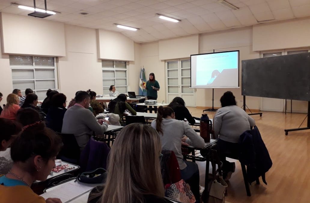 Conmovedora Charla testimonial sobre trastorno bipolar