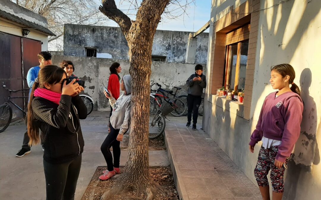 Jóvenes en Trama de Carhué comenzaron un Taller de Fotografía Digital