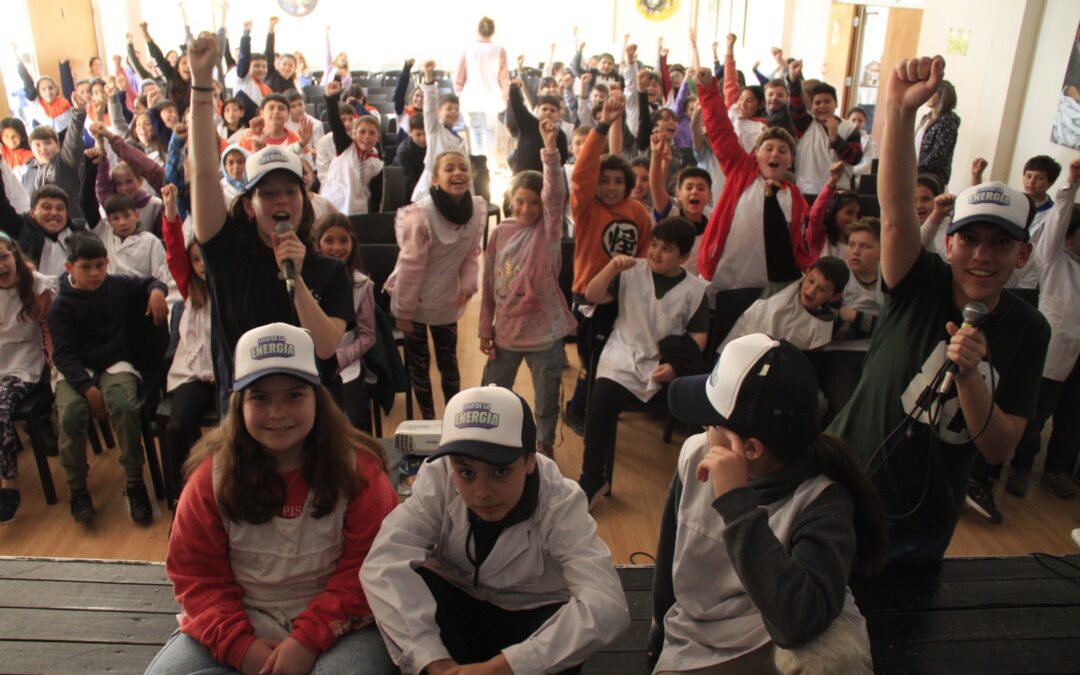 Estudiantes iluminaron la Casa de la Cultura en “La Liga de la Energía”